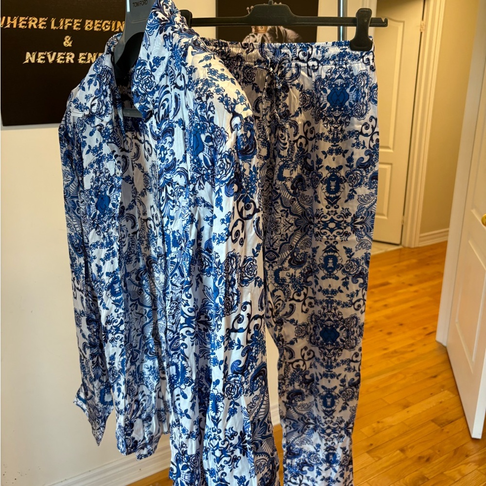 Chic Blue and White Patterned men’s  Trousers
